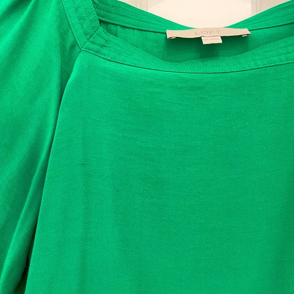 EUC, XSP, gorgeous Kelly green square neck blouse with 3/4 sleeves with button - Picture 4 of 5